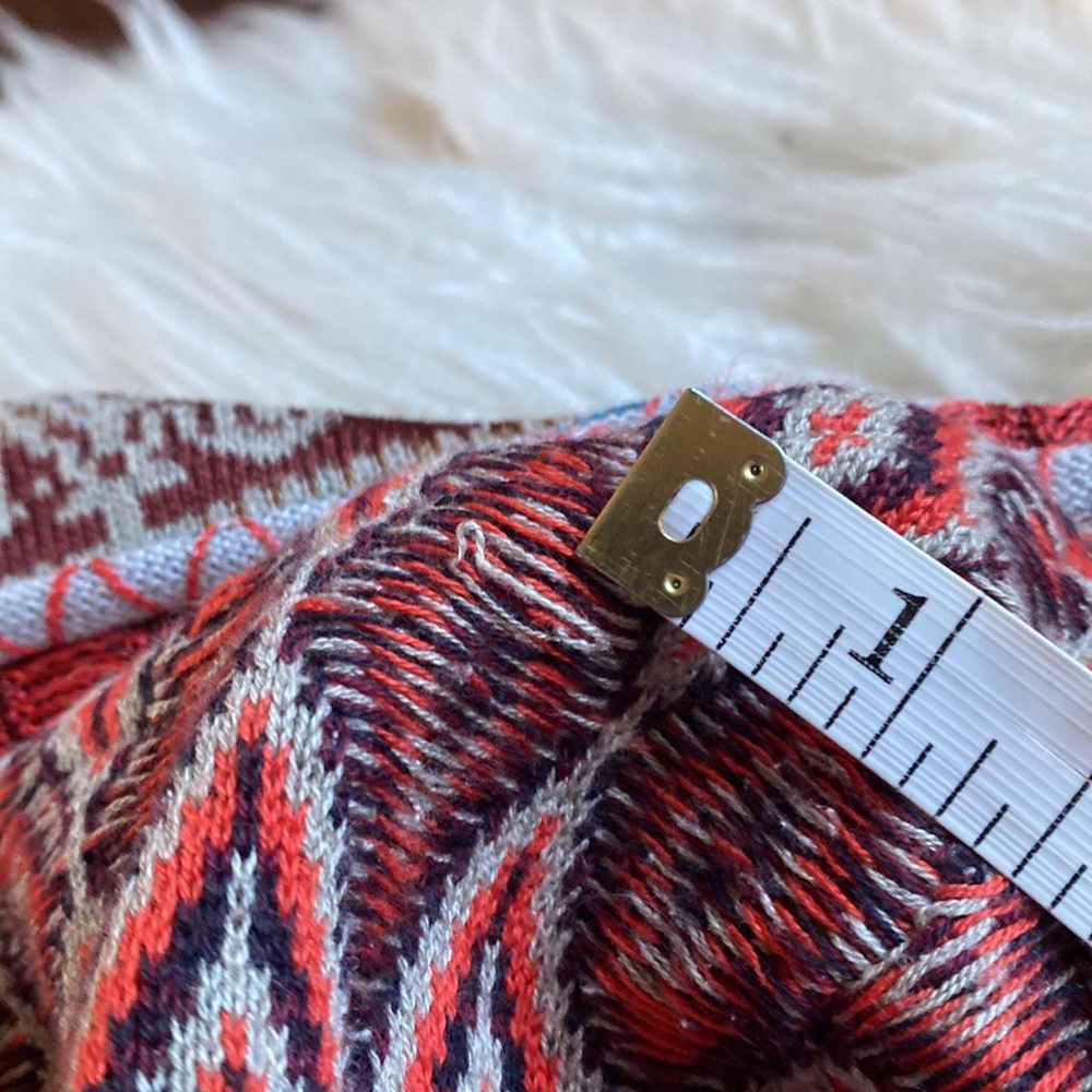Women's Multicolor Patterned Sweater - Picture 9 of 11